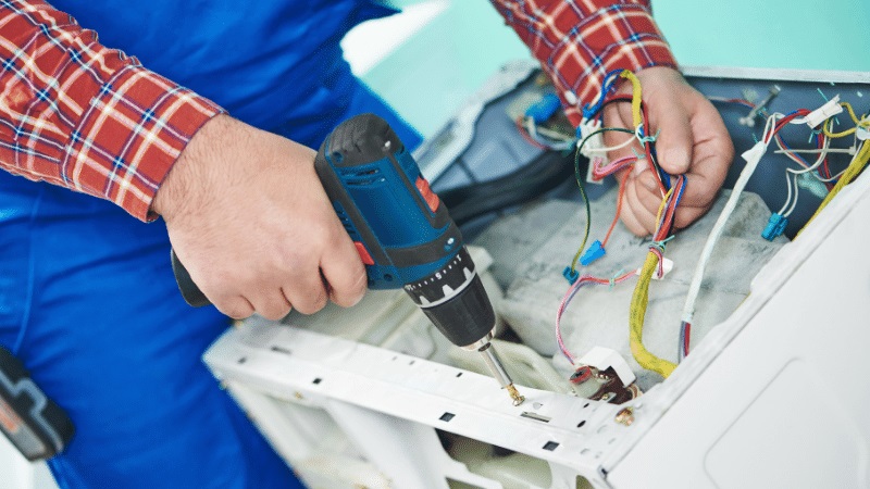 İzmir Eminçelik Eminçelik çamaşır makinesi kart tamiri – Su almama arızası orijinal parça ile giderildi. - Teknik servis örneği